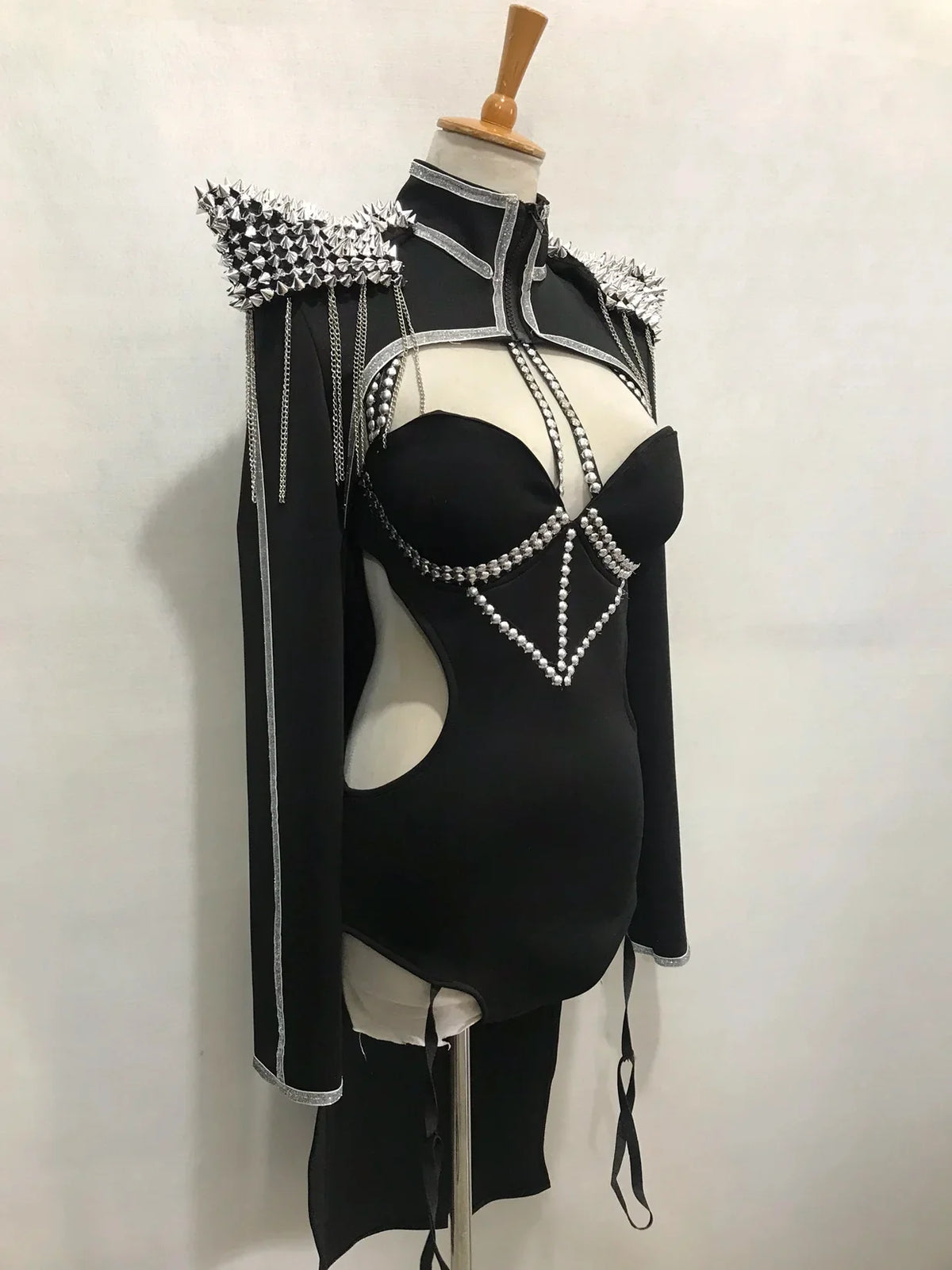 Black Rivet Chain Epaulet Cloak Showgirl Bodysuit Set – Glamour Stage Performance Costume