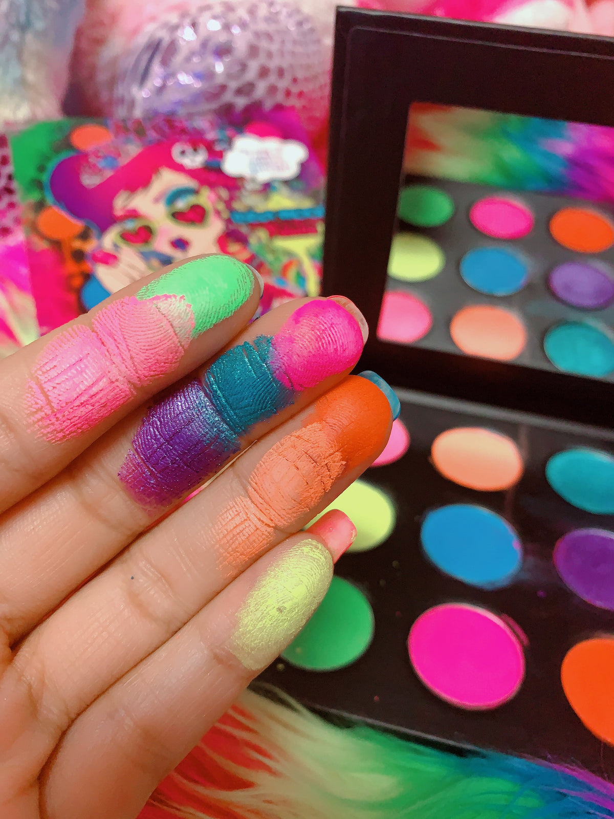 ISSA MOOD!! 9 PC MINI *BLACKLIGHT* NEON PALETTE